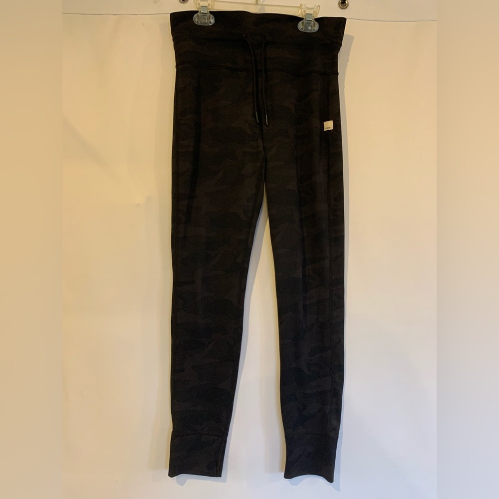 Vuori Women’s Daily Legging Dark Camouflage Medium